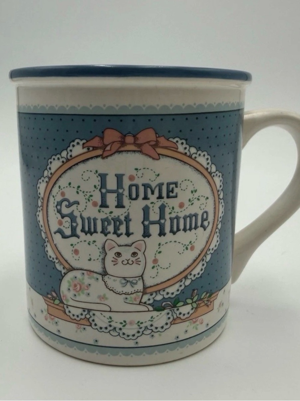 Vintage 1989 Fabrizio Home Sweet Home White Cat Ceramic Mug Blue Floral Pattern